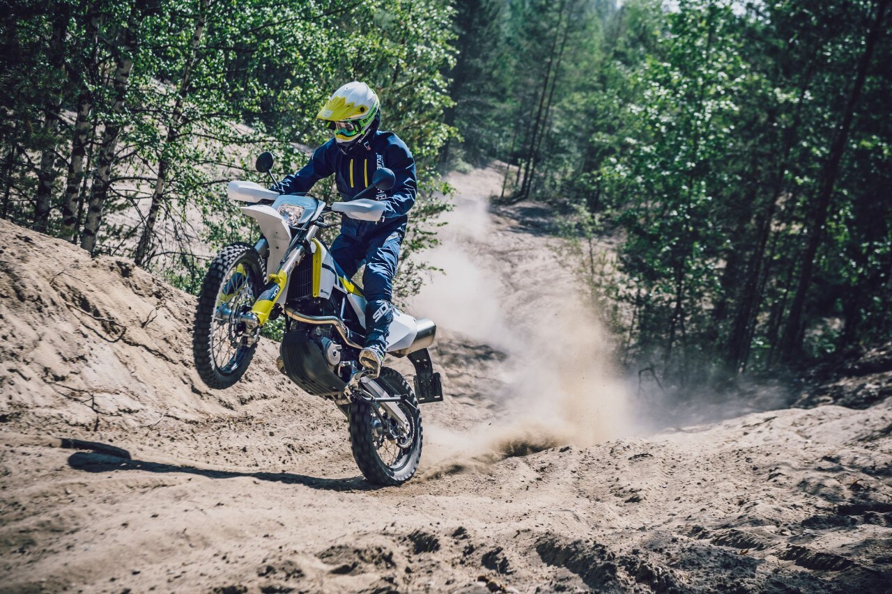 Husqvarna 701 Supermoto e 701 Enduro: in vendita le 2020